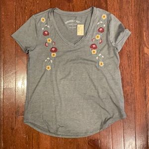 Aeropostale embroidered flower tee